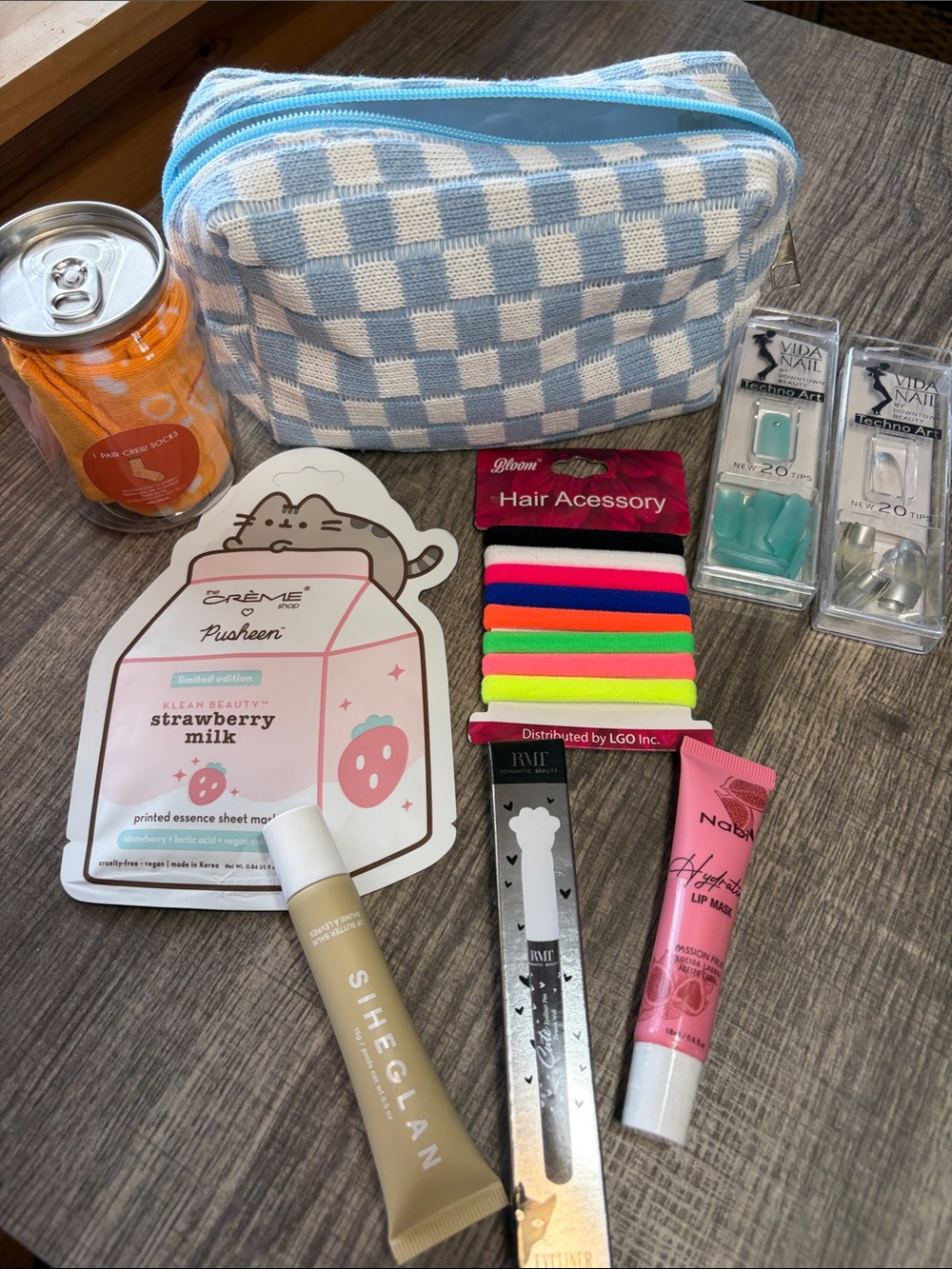 🌻5 for $30🌻Checkered Makeup Bag with 8 Piece Beauty Assortment Bundle